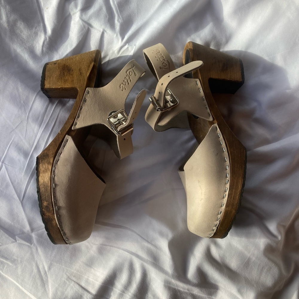 Dark stained highwood lotta oatmeal clogs